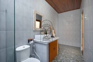 monthly villa for rent in Umalas bathroom