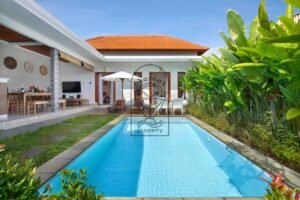 monthly villa for rent in Umalas swimming pool