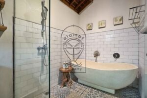 6 bedroom Bali villa near beach with tropical garden