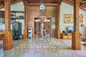 6 bedroom Bali villa near beach with tropical garden