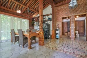 6 bedroom Bali villa near beach with tropical garden