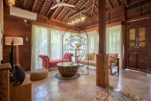 6 bedroom Bali villa near beach with tropical garden