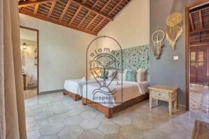 6 bedroom Bali villa near beach with tropical garden