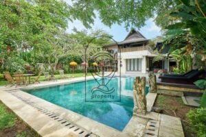 6 bedroom Bali villa near beach with tropical garden