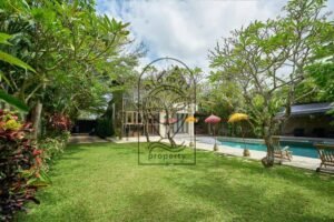 6 bedroom Bali villa near beach with tropical garden