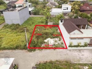 Freehold land for sale in Kedungu with plot boundary and dimensions marked in red