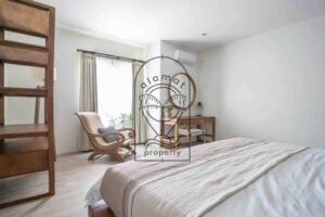 Bedroom with wood shelving, desk, and window seating at Villa Aruna Sari