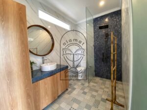 En-suite bathroom with modern fixtures and natural light at Villa Ramaia