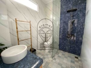 En-suite bathroom with modern fixtures and natural light at Villa Ramaia