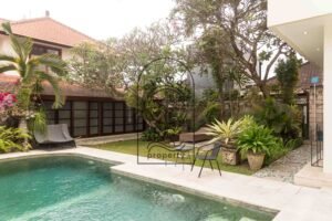 Garden by the pool of Villa Aruna Sari Bali