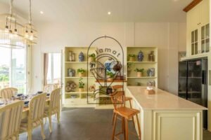 Kitchen island, dining table and blue and white porcelain shelves at Villa Jendari